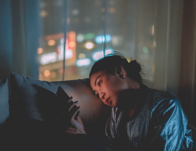 Screen time ponsel mengganggu kesehatan mental