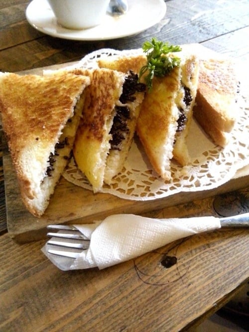 French Toast Stuffed Cokelat-Keju